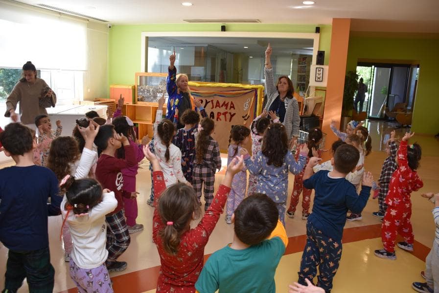 Antalya Koleji Pijama Partisi